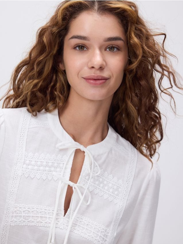 Blouse en coton avec broderie décorative - RESERVED