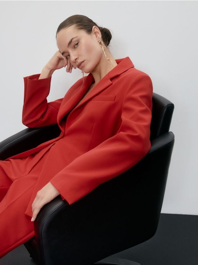 Blazer i viskosblandning med figursydd midja - RESERVED