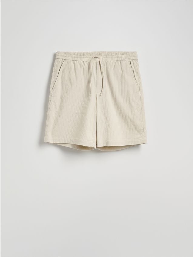 Reserved - Pantaloni scurți structurați loose - bej Reserved - Pantaloni scurți structurați loose - bej