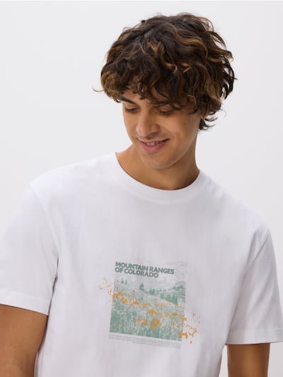 Camiseta comfort fit con estampado