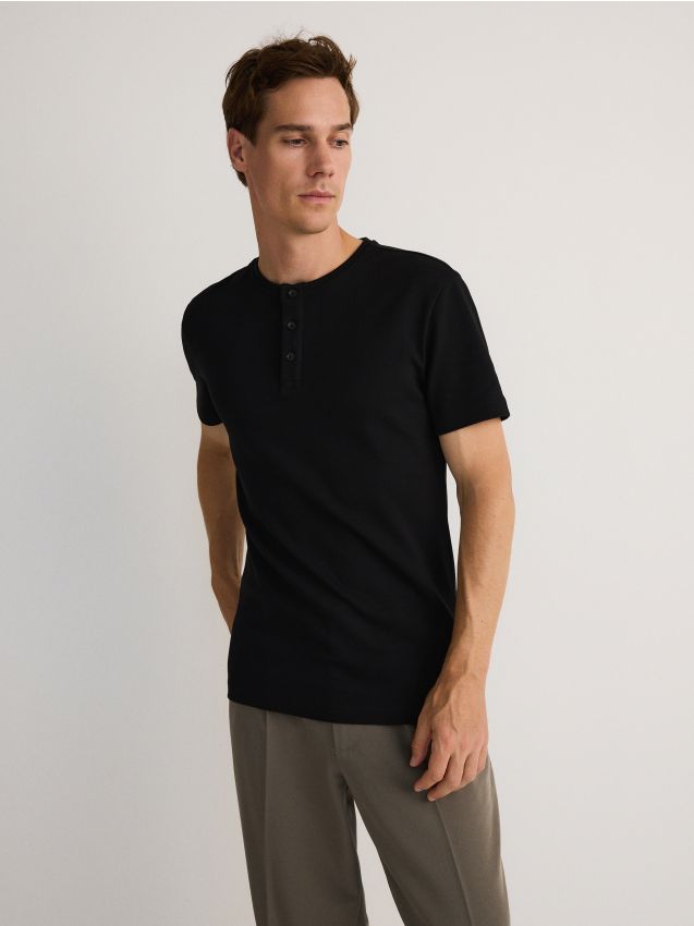 Reserved - tricou slim cu guler cu închidere cu nasturi - negru