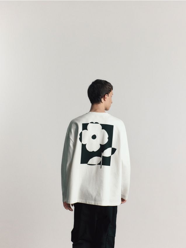 Reserved - tricou oversized cu mânecă lungă și imprimeu - crem