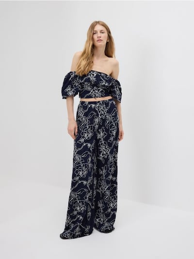 Loose trousers with viscose