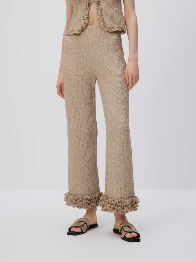 Trousers with ruffle detail - RESERVED