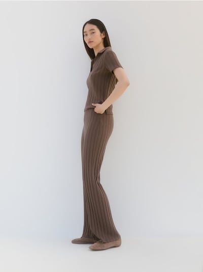 Pantaloni din tricot