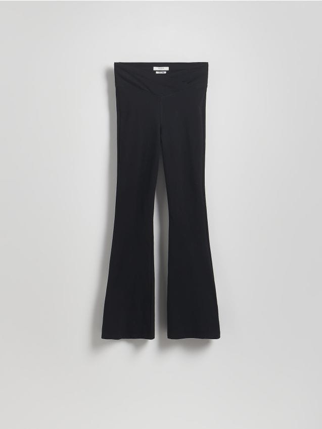 Reserved - Pantaloni flare, cu conținut ridicat de bumbac - negru