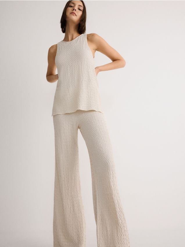 Reserved - pantaloni flare din jerseu structurat - crem