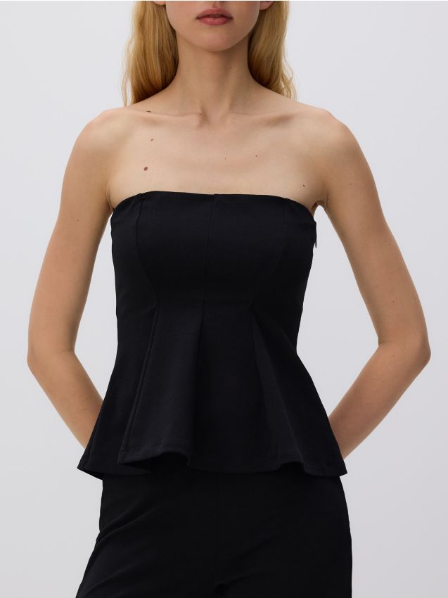 Reserved - Top scurt cu pliuri - negru