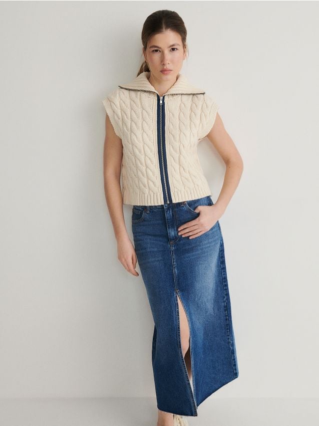 Cable knit vest - RESERVED