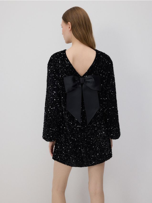 Robe avec un nœud décoratif dans le dos - RESERVED